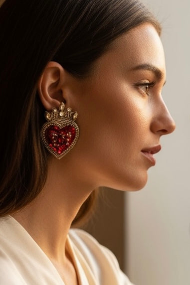 Boucles d’oreilles brodées à la main- cœur de roi rouge