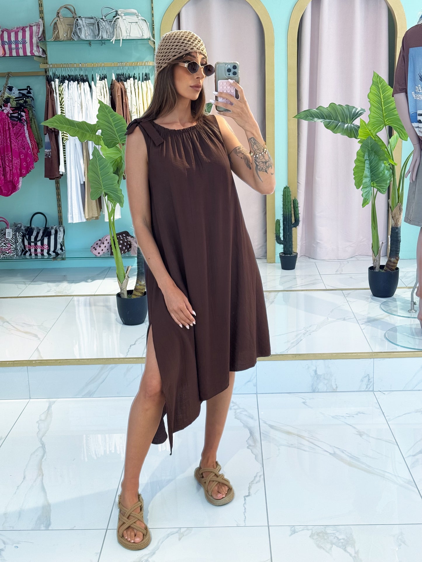 Robe oversize en viscose avec noeud et fente - marron