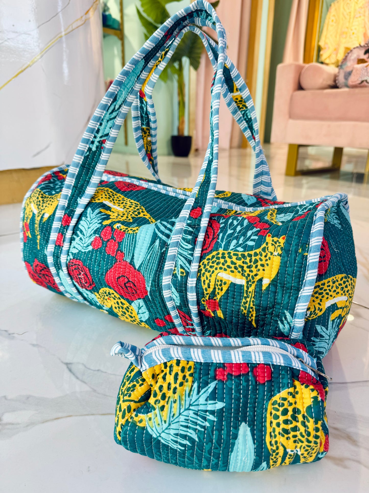 Sac week-end matelassé + pochette offerte - vert & tigre