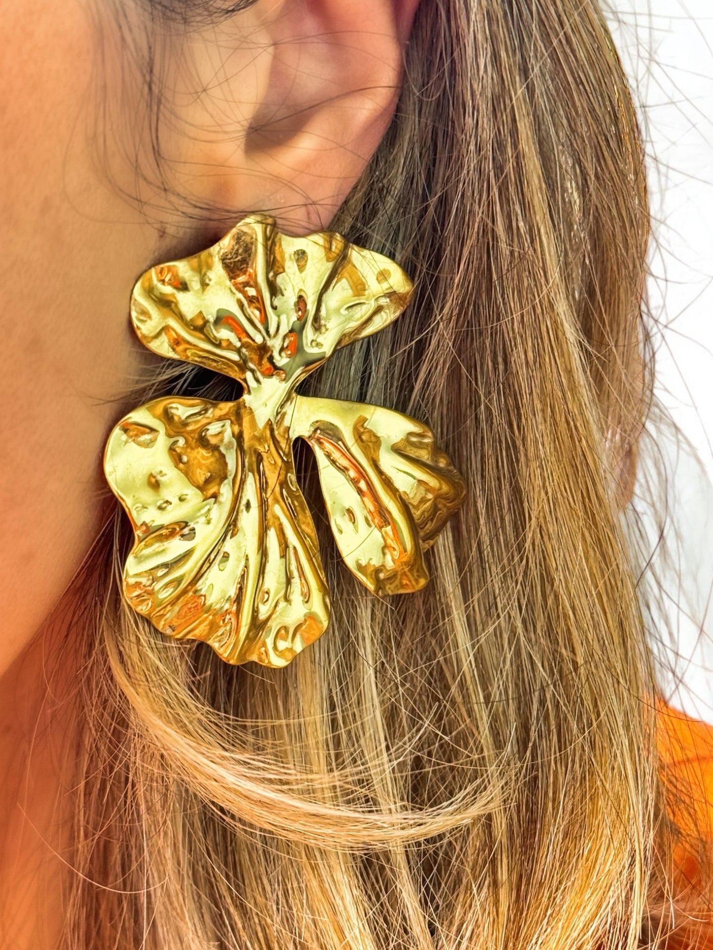 Grosse boucles d’oreilles fleurs or
