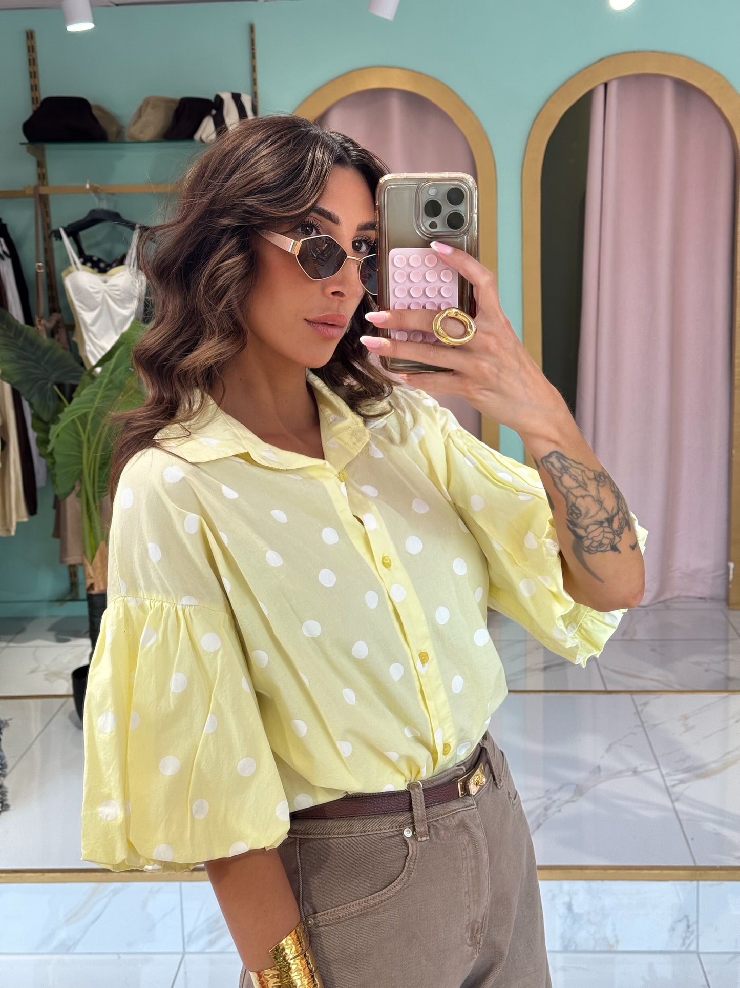 Chemise à pois avec manches bouffantes - jaune