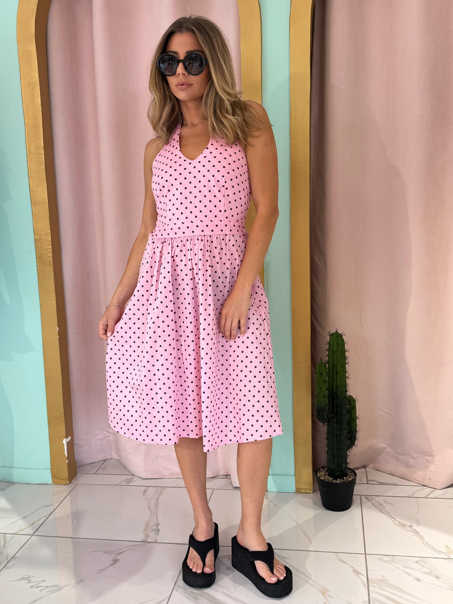 Robe à pois longueur midi en popeline de coton - rose