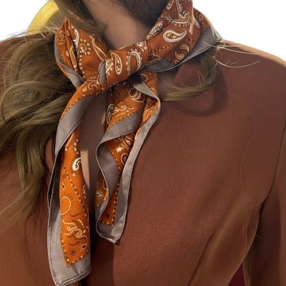 Foulard carré satin Camel & chocolat