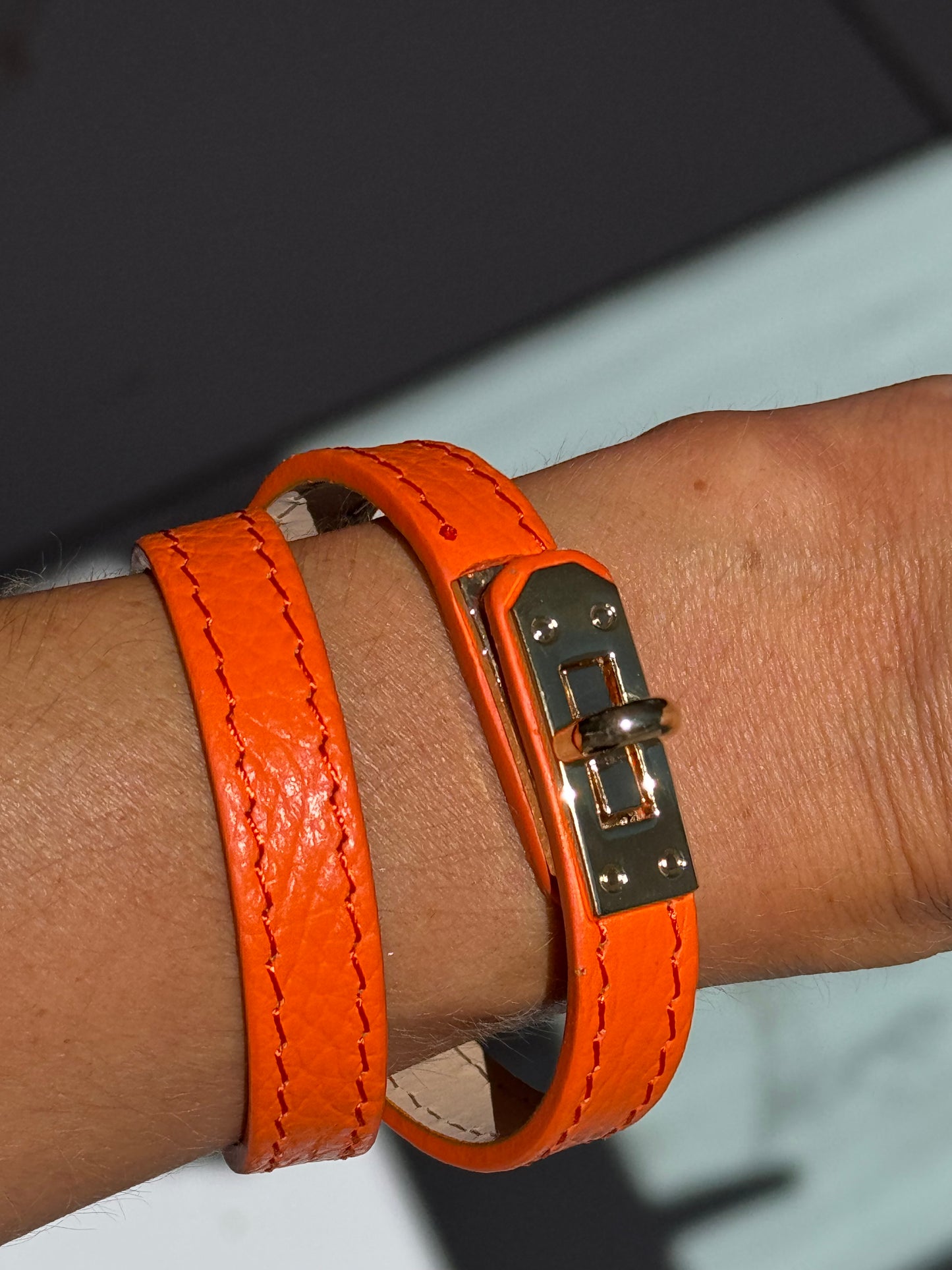 Bracelet dupe en cuir à boucles