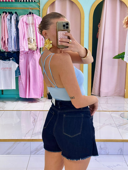 Crop Top à Coques – Dos Croisé & Maille Côtelée bleu ciel