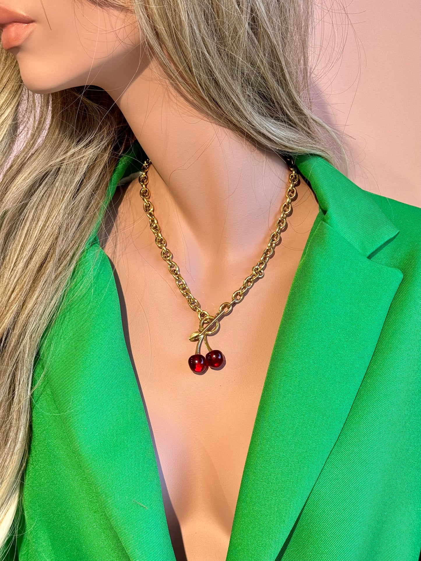 Collier cerise