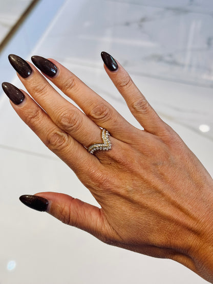 Bague V strass or