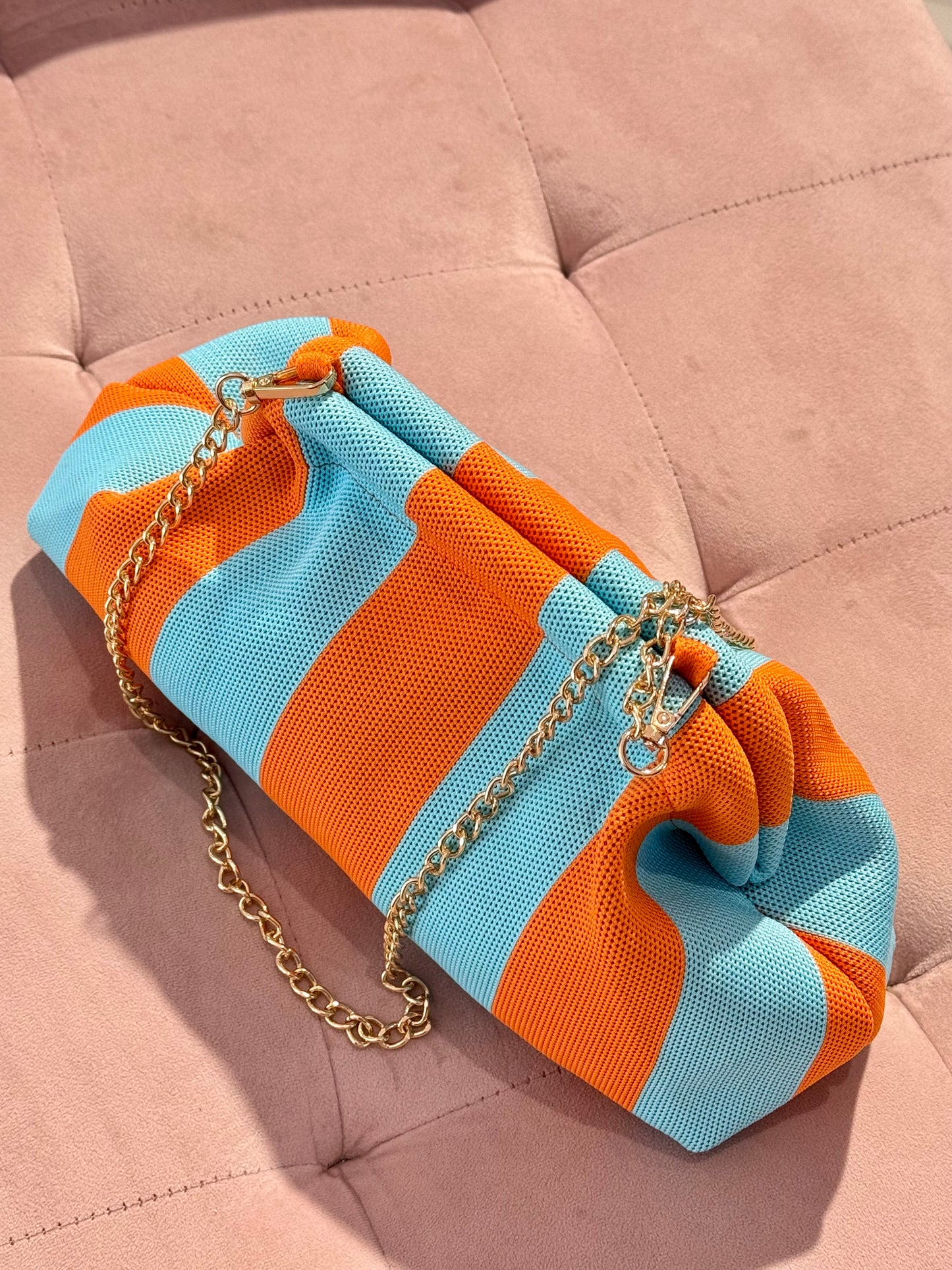 Pochette bleu et orange