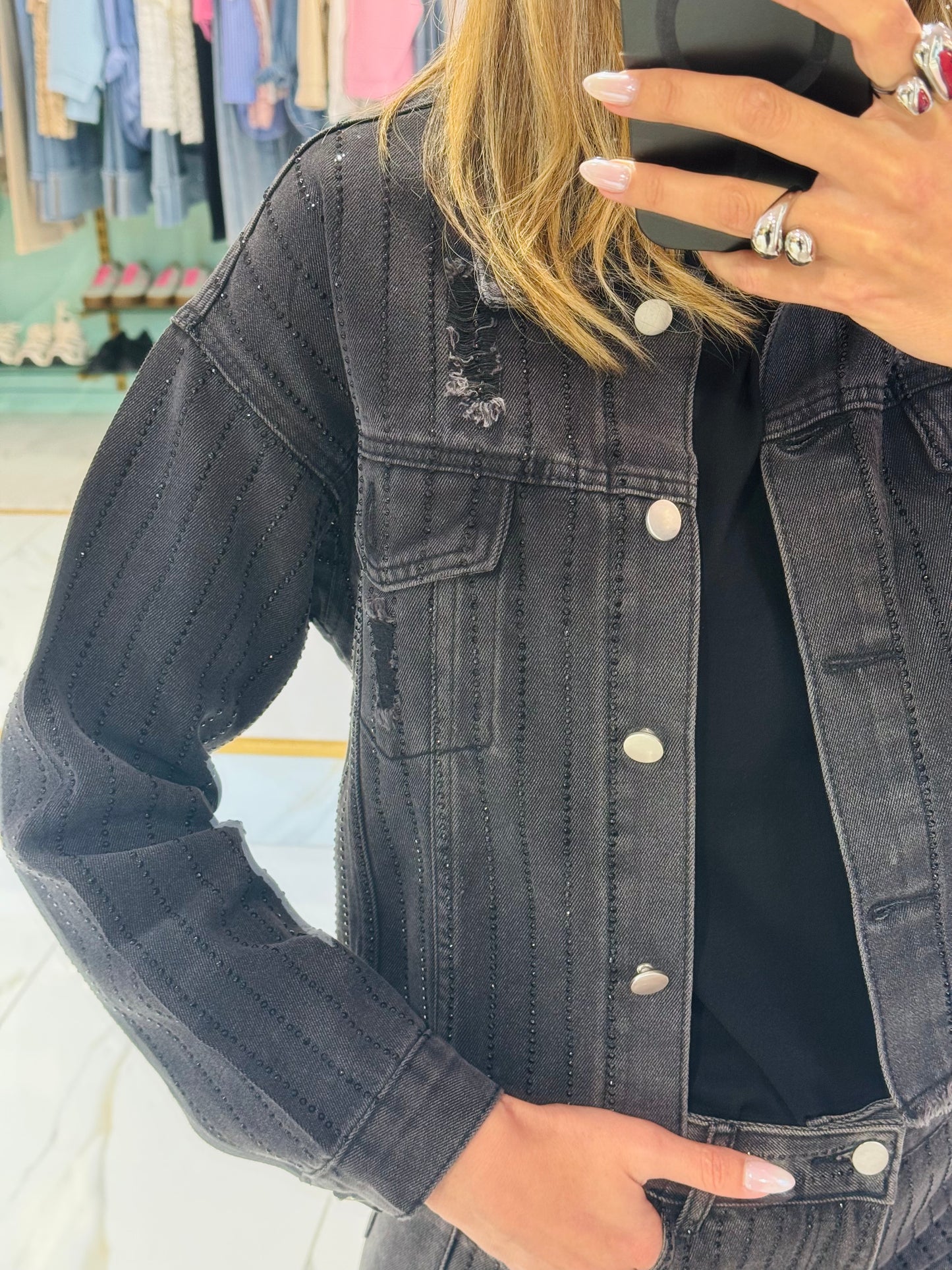 Veste en jean noir et strass