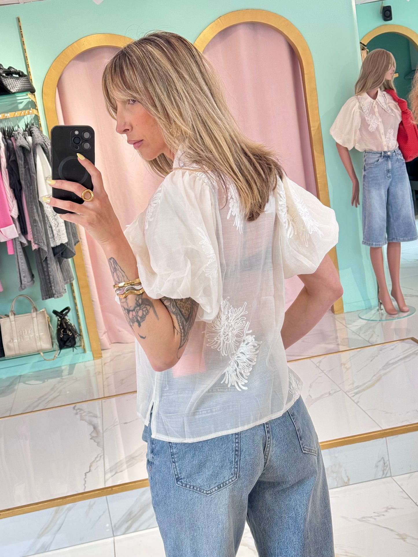 Chemise transparente brodée à col strass