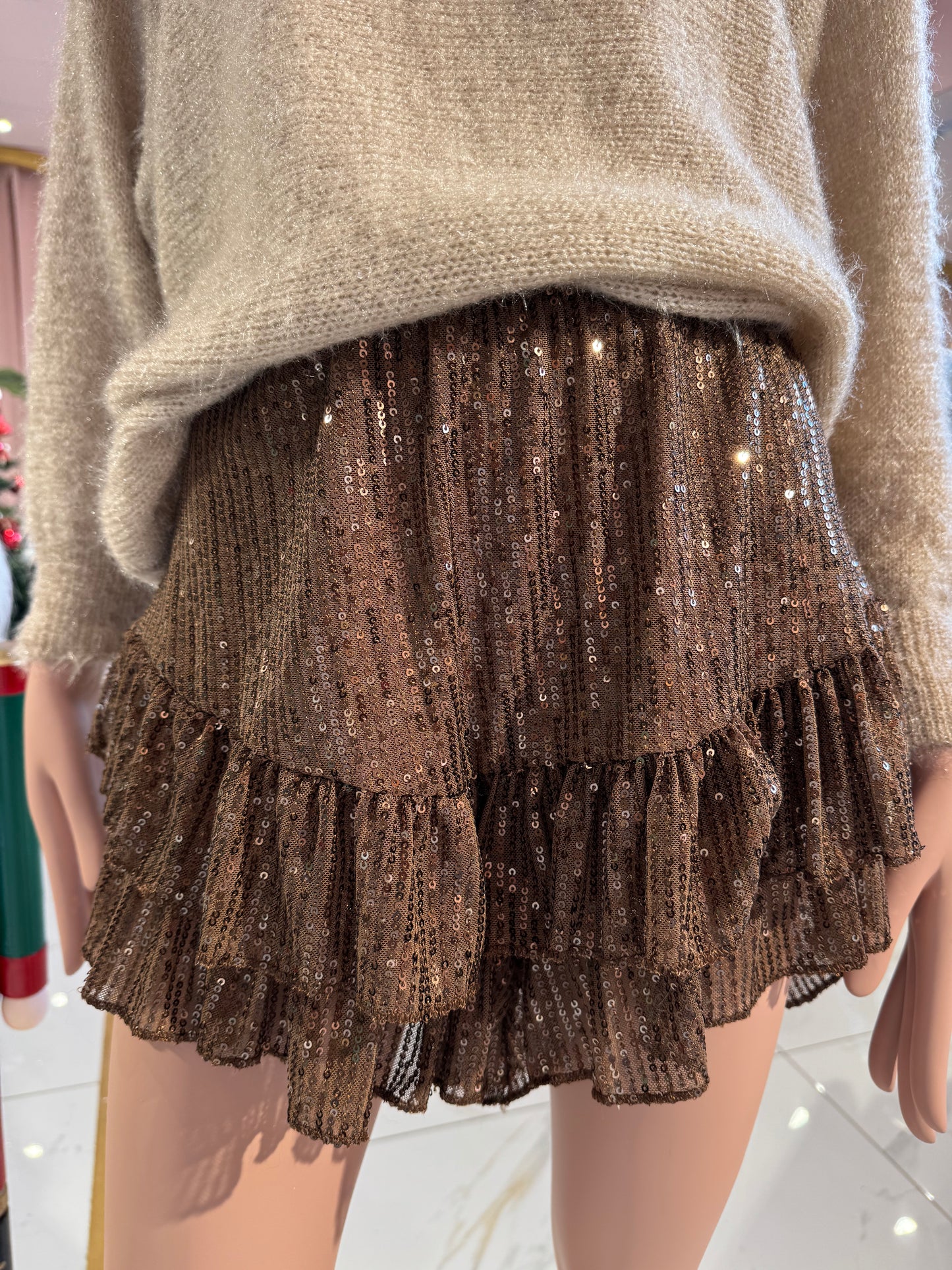 Jupe short à volant en sequins chocolat