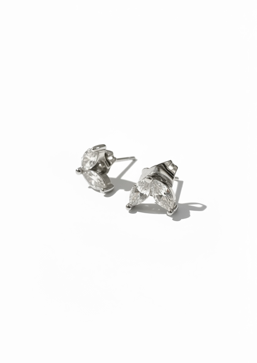 Boucles d’oreilles puces demi fleur