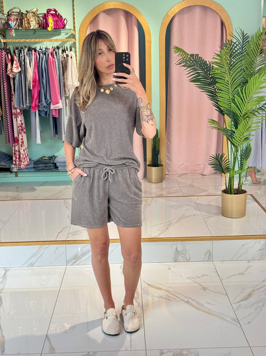 Ensemble éponge loose – Le look chill & stylé de l’été coloris gris