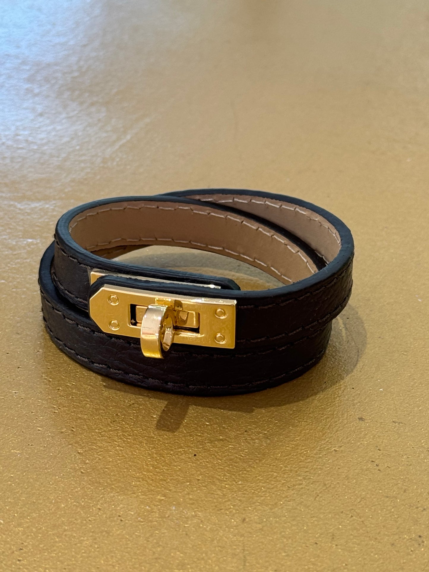 Bracelet dupe en cuir à boucles