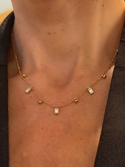 Collier court carré de strass or