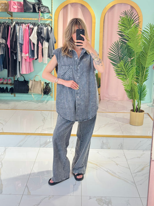 Veste sans manches oversize avec épaulette rayée grise