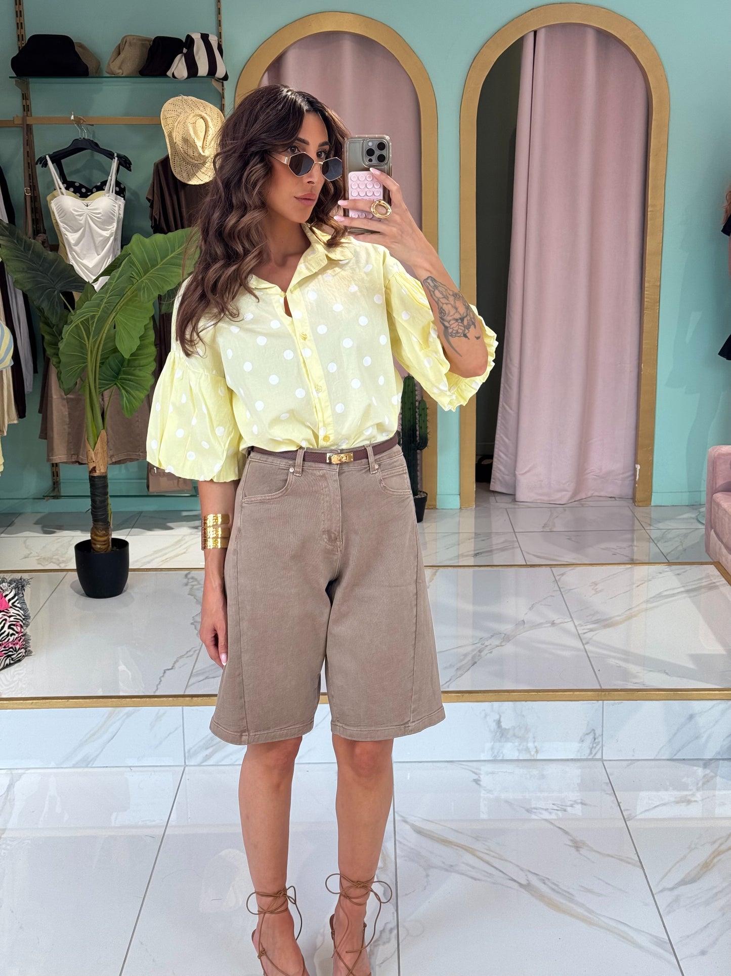 Chemise à pois avec manches bouffantes - jaune