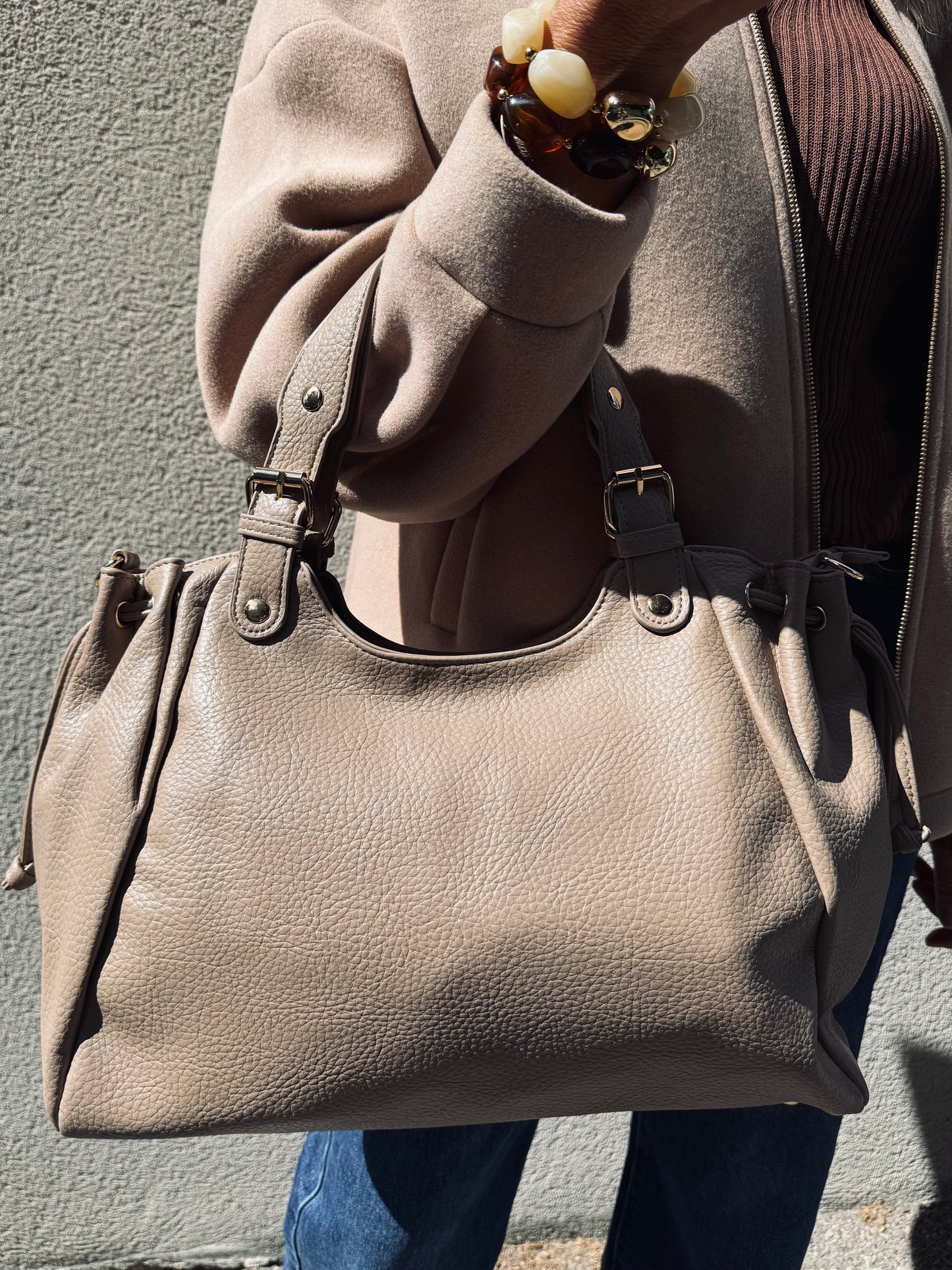 Sac bowling en simili grainé – Grand format – Style intemporel- beige