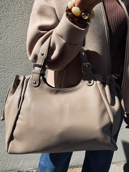 Sac bowling en simili grainé – Grand format – Style intemporel- beige