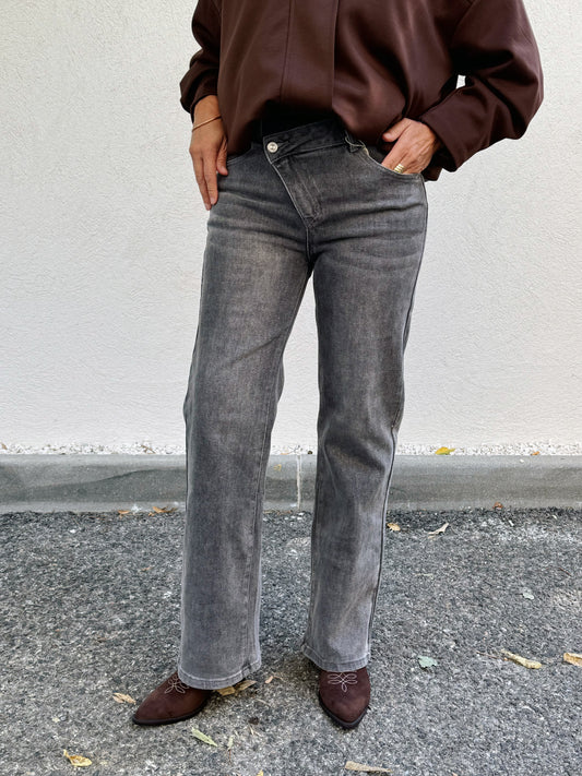 Jean gris asymétrique – coupe wide leg