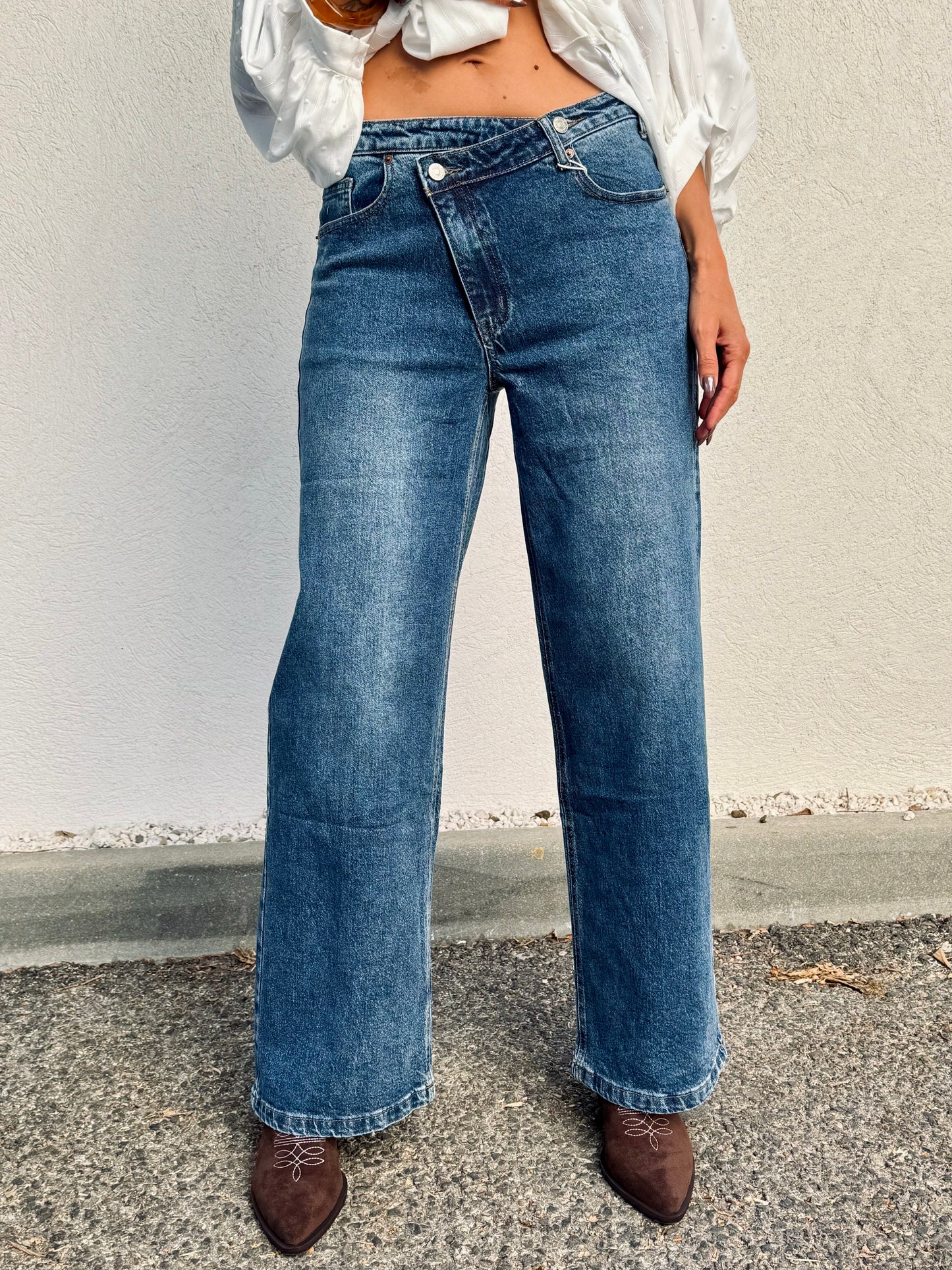 Jean Wide Leg – Boutons croisés – Coloris brut avec surpiqûres camel