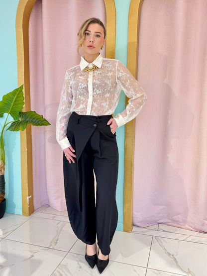 Chemise dentelle élégante et transparente écru