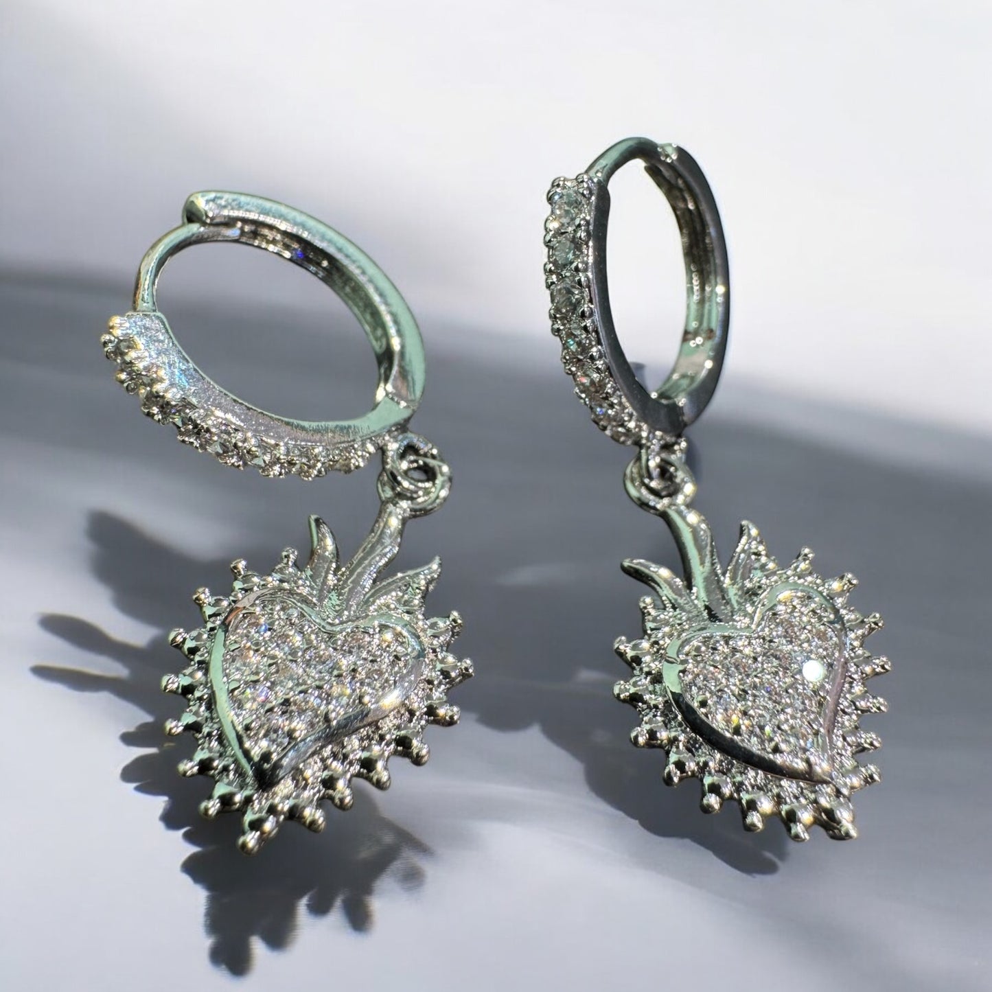 Bo gamme spacy anneau strass et cœur enflammé( existe coloris or ou argent)