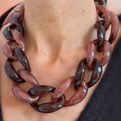 Collier maillon xl en résine chocolat bicolore