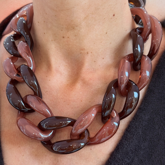 Collier maillon xl en résine chocolat bicolore