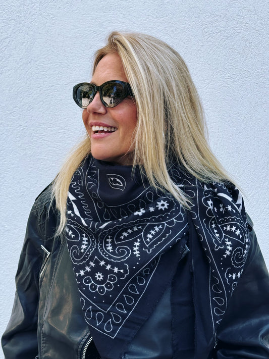Grand chèche imprimé style bandana – noir