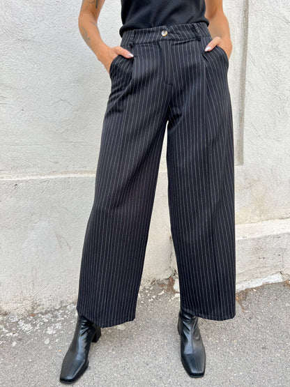 Pantalon tailleur hivernal à fines rayures noir