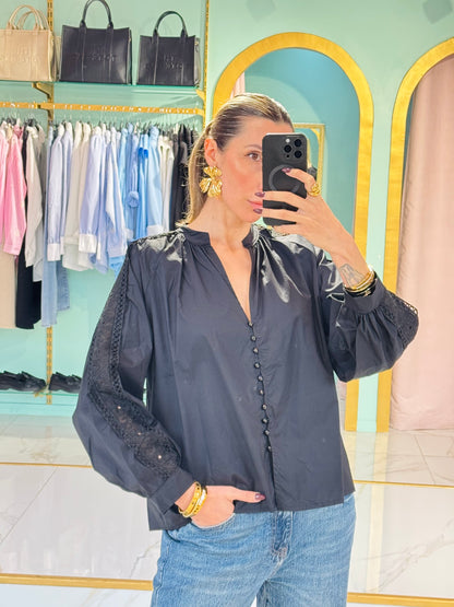 Blouse avec broderie ajouré noire