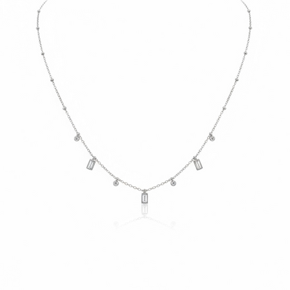 Collier court carré de strass argent