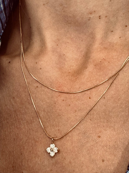 Collier fin double rang et fleur strass or