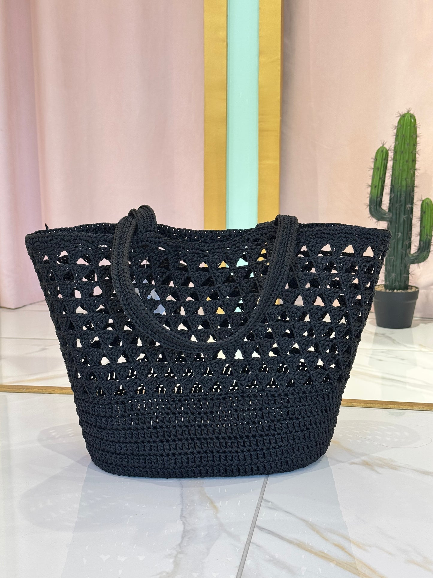 Cabas panier rigide ajouré - noir