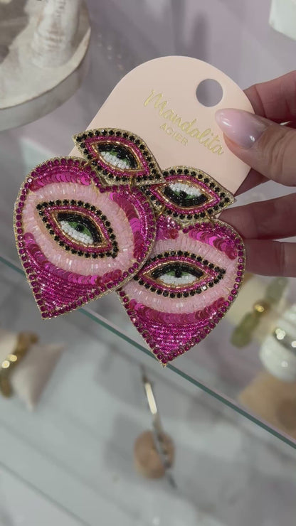 Boucles d’oreilles brodées à la main-coeur de protection rose